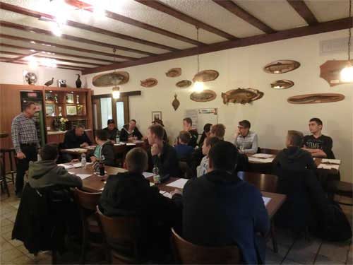 Gruppenbild unseres Lehrganges kurz vor der Prüfung in unserem Vereinsheim in Bühl am 19.11.2016